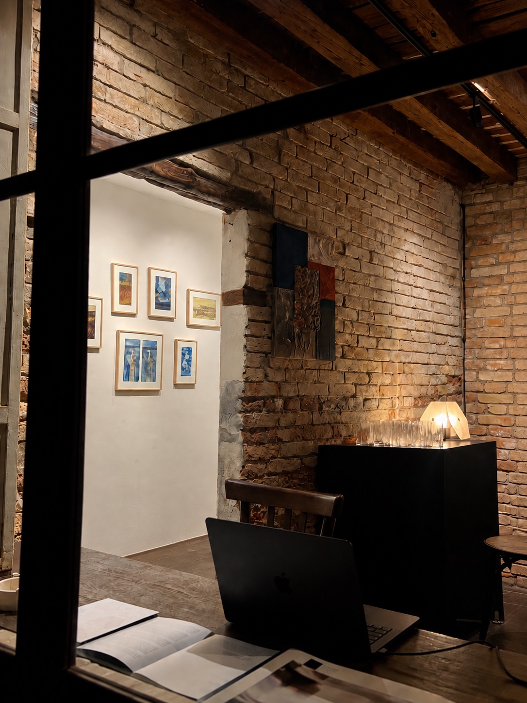 Pop-up store +Fragile, Dorsoduro 2626A, Venice — Ufo on display