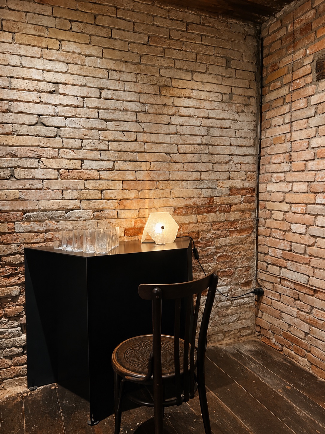 Pop-up store +Fragile, Dorsoduro 2626A, Venice — interior view
