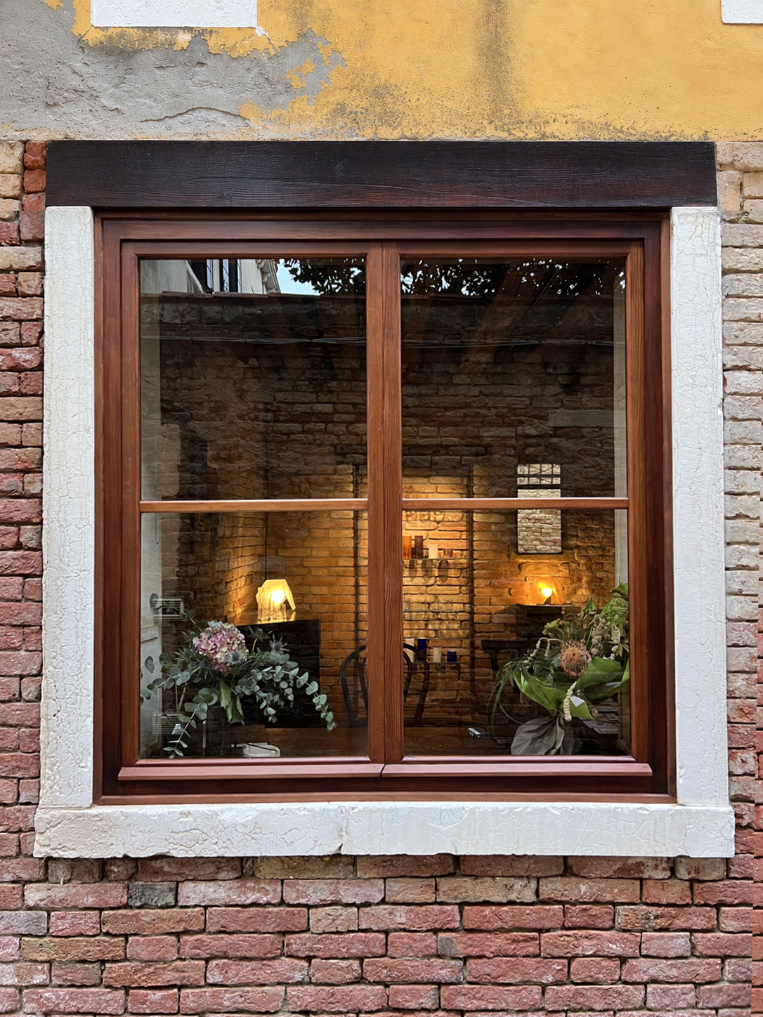 Pop-up store +Fragile, Dorsoduro 2626A, Venice — installation view